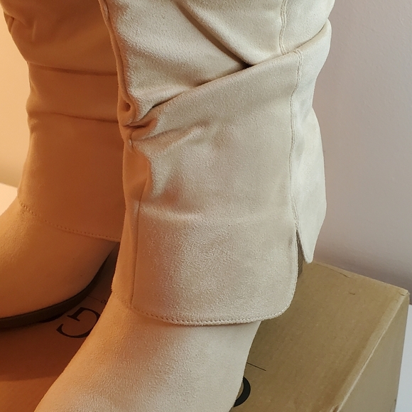 Sexy Beautiful Cream Suade Boots - Picture 13 of 13